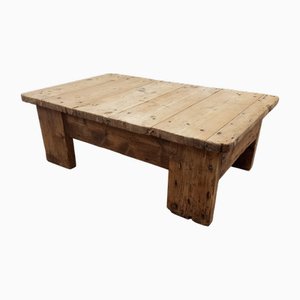 Rustikaler Couchtisch aus Tannenholz, 1950er