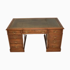 Escritorio de pedestal victoriano antiguo de nogal con tablero de cuero, 1890