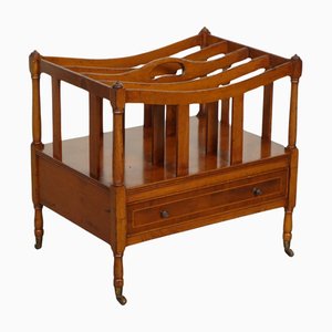 Porte-Revues Canterbury Vintage en Noyer avec Poignées en Laiton J1