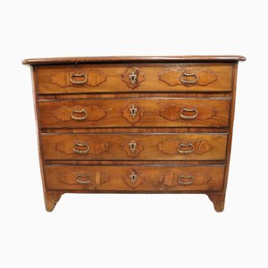 17th Century Chest of Drawers in Walnut