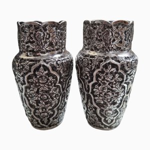 Vasos Qhalamzani antiguos de Oriente Medio hechos a mano de plata, finales del siglo XIX. Juego de 2