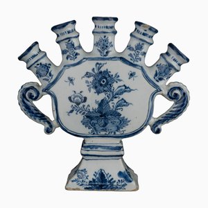 Jarrón Tulip de Delft con caños en azul y blanco, década de 1720