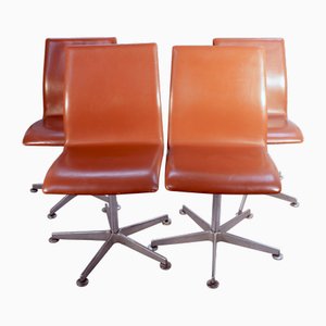 Sedie girevoli Oxford in pelle rossa di Arne Jacobsen per Fritz Hansen, Danimarca, anni '60, set di 4