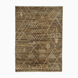 Moderner brauner Tribal Teppich
