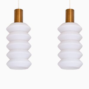 Lampes à Suspension Modernes Sculpturales en Verre Opalin et Laiton, Suède, 1950s, Set de 2