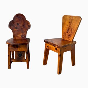 Brutalistische Stühle aus Savoyer Kiefernholz, 1950er, 2er Set