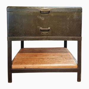 Mueble para archivo francés industrial de metal con estante de madera, años 20