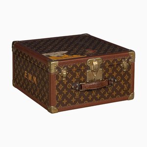 20. Jh. Hutetui in Monogram Canvas Humidor von Louis Vuitton, 1950er