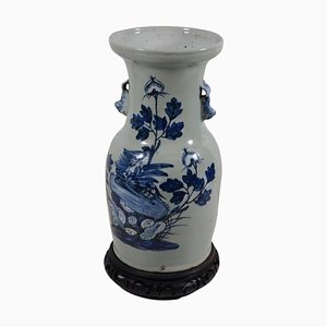 Antike Mallet Vase aus Porzellan, mit blau-weißer Dekoration eines Phönix auf einem Felsen