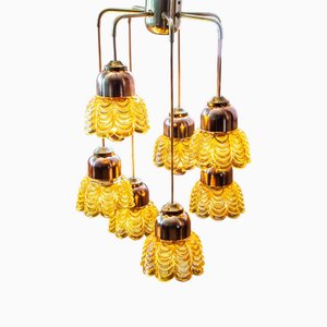 Lampadario Art Déco originale a cascata in vetro ambrato/giallo e ottone, anni '60