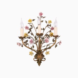 Aplique de pared italiano grande con rosas de porcelana, años 50