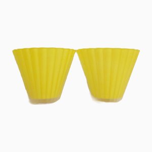 Par de lámparas de pared Art Déco de vidrio esmerilado amarillo, años 60