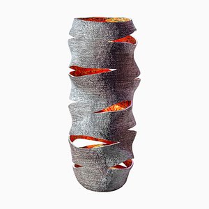 Vaso scultoreo o lanterna a forma di onda di Donatas Žukauskas
