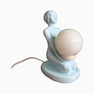 Lámpara de mesa de cerámica azul con una mujer que sostiene un globo de vidrio, años 70