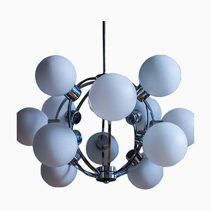 Lámpara de araña Sputnik atómica de 12 luces, años 70, globos de vidrio opaco blanco