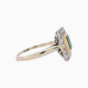 Ring aus Gold mit Smaragd und Diamant