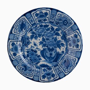 Grand Plat Bleu et Blanc avec Vase à Fleurs Delft, 1670-1690