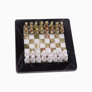 Gioco di scacchi della metà del XX secolo in marmo verde e bianco in scatola di velluto blu