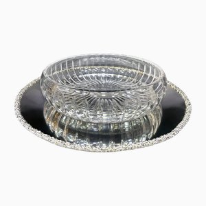 Gestreifte Servierschale aus Glas mit Tablett in leuchtendem Blumenmuster