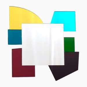 Specchio colorato asimmetrico nello stile di Ettore Sottsass, anni '80