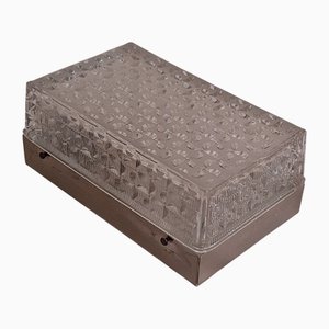 Lámpara de techo vintage plana con pantalla de cristal tallado con soporte de metal, años 70