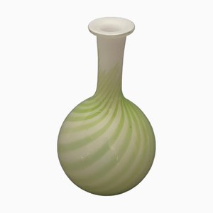 Jarrón en espiral en verde y blanco de cristal de Murano, años 70