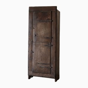 Schrank aus Nussholz, Frankreich