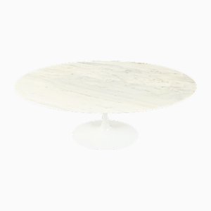 Mesa de comedor ovalada de Eero Saarinen para Knoll International, años 2010