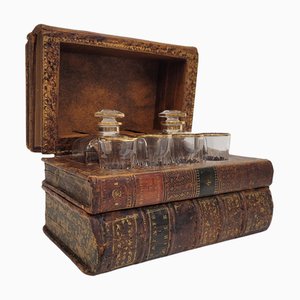 Geheime Karaffe aus geschliffenem Glas, geprägtem Leder & Holz, 19. Jh., Frankreich, 1890er