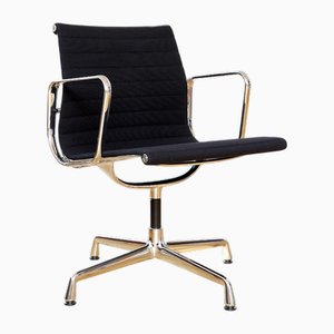 Silla giratoria EA 108 de Charles & Ray Eames para Vitra