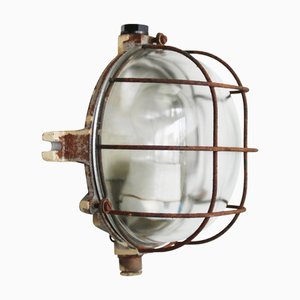 Lámpara de pared industrial francesa vintage de hierro fundido y vidrio transparente