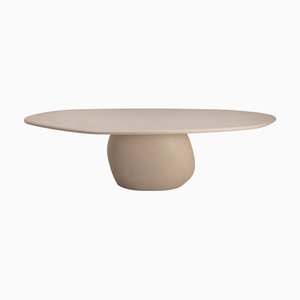 Mesa con forma orgánica de yeso natural de Isabelle Beaumont para Atelier BB