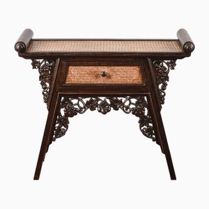 Table Basse en Bois Sculpté