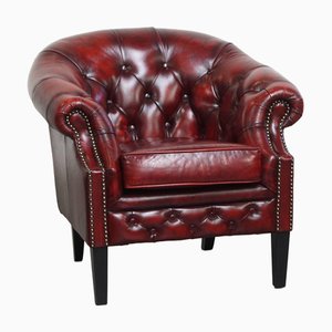 Club chair Chesterfield in pelle di mucca, colore rosso fiammato