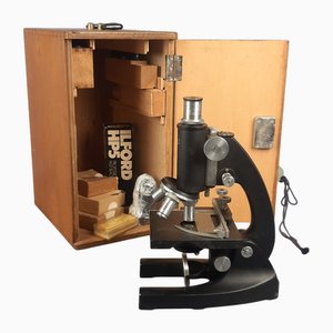 Microscopio da laboratorio Milo GC-3 N.171768 con scatola nera e accessori, anni '30, set di 7