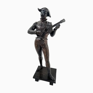 Bronze Harlekin Playing the Guitar von Debut Marcel