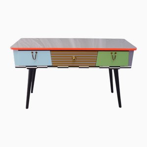 Cómoda vintage pequeña de madera