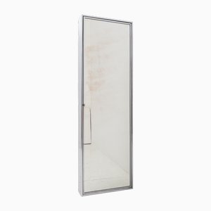 Mueble de pared para baño con espejo de metal cromado y estantes de vidrio, años 60