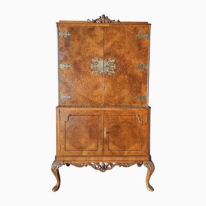 Mueble de cóctel Art Déco de nogal con interior de espejo y detalles de latón, Francia, años 20