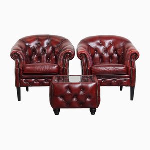 Sedie e tavolini Chesterfield in pelle di vacchetta rossa con ripiano in vetro, set di 3