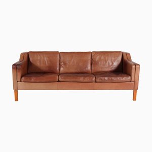 Modernes dänisches Drei-Sitzer Sofa mit patiniertem cognacfarbenem Leder von Stouby, 1980er