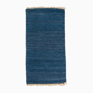 Kleiner minimalistischer Flachgewebe-Teppich im skandinavischen Stil