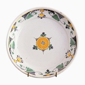 Piatto giallo e verde di Nevers Faience, XIX secolo