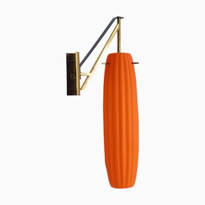 Italienische Vintage Wandlampe aus Messing & Orange Glas von Stilnovo, 1960er