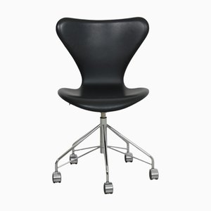 Model 3117 Office Chair in Black Essential Leather by Arne Jacobsen