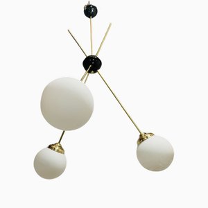 Lustre Mid-Century en Laiton et Verre Opalin Satiné, Italie, 1960s