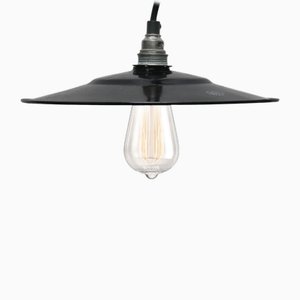 Lámpara colgante industrial francesa vintage de esmalte negro, años 50