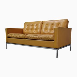 Divano a due posti in pelle giallo senape di Florence Knoll Bassett per Knoll Inc / Knoll International, anni '70