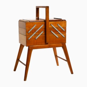 Scatola da cucito Mid-Century moderna in legno di noce con scomparti pieghevoli, Italia, anni '50