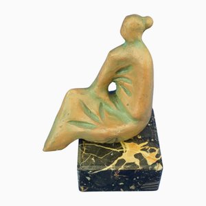 Frank Romero, estilizada mujer, años 50, terracota con base de mármol